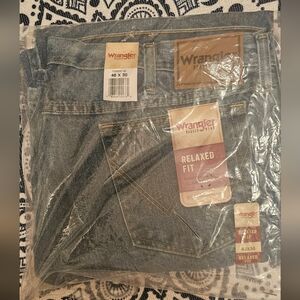 NWT, Mens Wrangler relax fit jeans